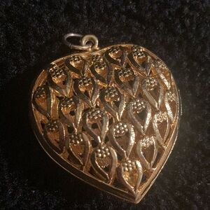 Women’s Gold Tone Puffed Heart Pendant Only
Good Condition